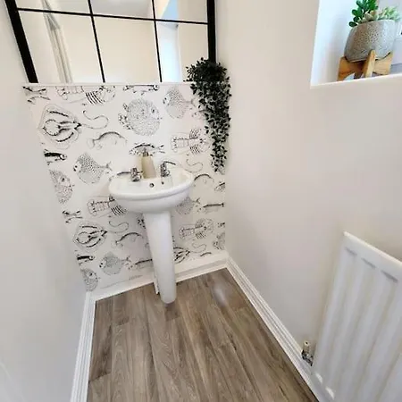 From 3 Bed,2 Bath House With Garden&parking Near Centre&tram Stop Holiday home *