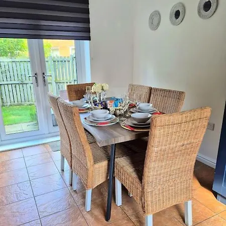 From 3 Bed,2 Bath House With Garden&parking Near Centre&tram Stop Sheffield