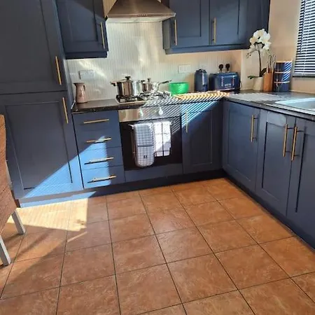From 3 Bed,2 Bath House With Garden&parking Near Centre&tram Stop Holiday home Sheffield